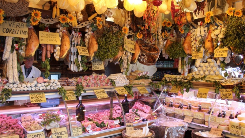 vitrine-LA ROQUEBRUSSANNE-min_norcia_butchery_cold_cuts-342231